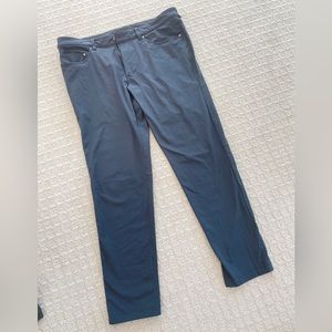 Lululemon ABC pants Men’s iron blue 34 Slim Fit